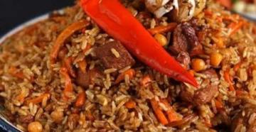 Como cozinhar pilaf uzbeque de arroz integral com grão de bico