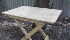 Mesa de acampamento DIY simples Faça uma mesa dobrável para a natureza com suas próprias mãos