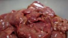 Fígado de frango picante Fígado de frango com maionese no microondas